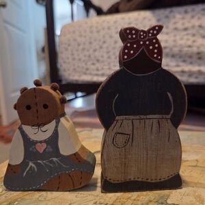 (#18) Charming Wooden Figurine Set - Black and Brown